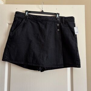 GAP Black Wrap-Front Skort Shorts